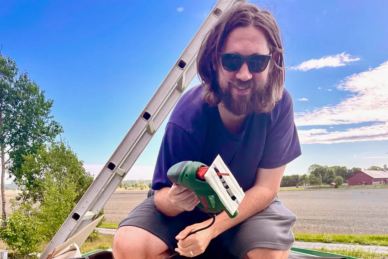 Jig saw for van roof fan installation